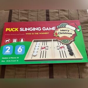 Puck Slinging Game - Black, White, Red, Green